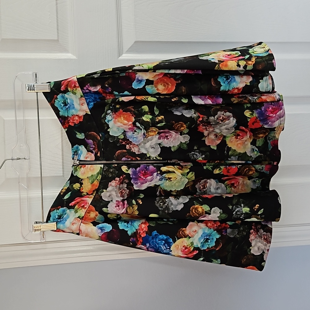 Design Lab skirt. - Picture 2 of 4